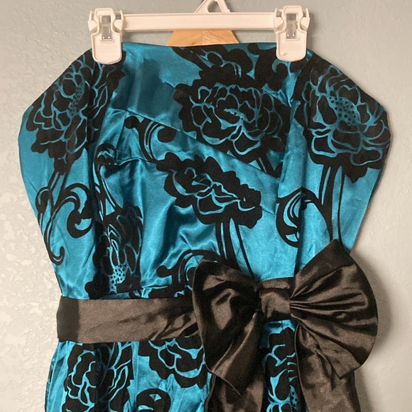 NWT Torrid Sleeveless Rose-Patterned Bow Dress ~ Size 16 ~ Peacock Blue, Black - Picture 5 of 8